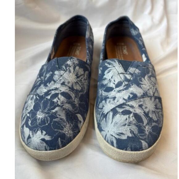 Toms Womens Classic Slip on Blue Floral Print Size 7.5M - Picture 1 of 9